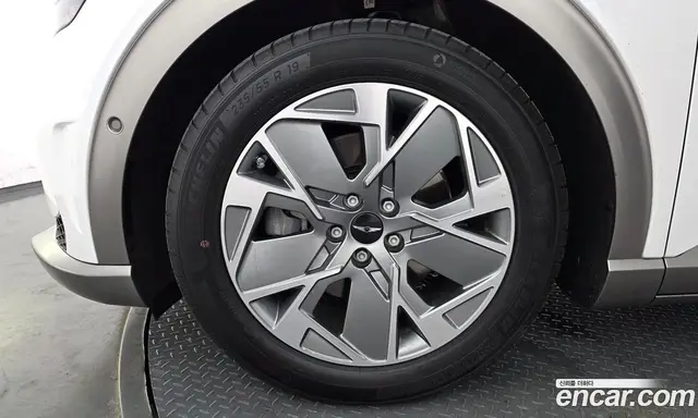 Genesis GV60 2022 0.1 автомат (гидро), миниатюра 5