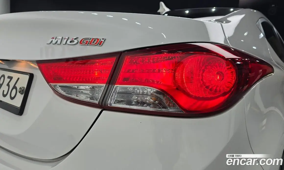 Hyundai Avante 2011 1.6 автомат (гидро), фото 8