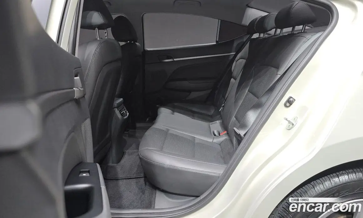 Hyundai Avante 2017 1.6 автомат (гидро), фото 18 Hyundai Avante 2017 1.6 автомат (гидро), фото 18