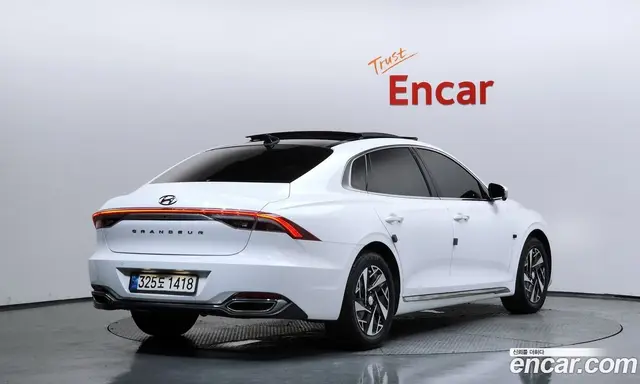 Hyundai Grandeur 2022 2.4 автомат (гидро), миниатюра 1 Hyundai Grandeur 2022 2.4 автомат (гидро), миниатюра 1