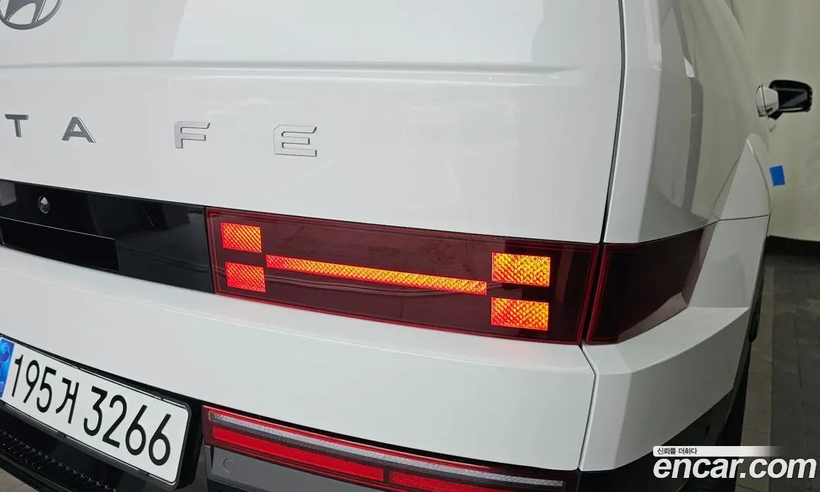 Hyundai Santa Fe 2024 1.6 автомат (гидро), фото 9