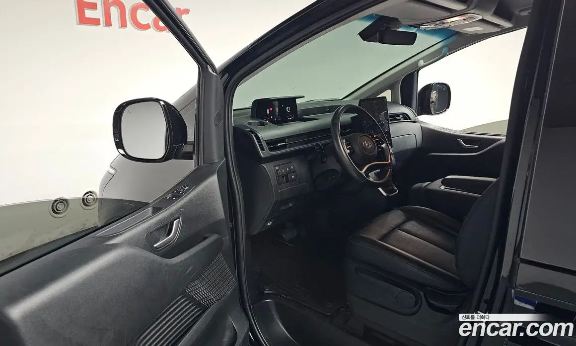 Hyundai Staria 2023 2.2 автомат (гидро), фото 12