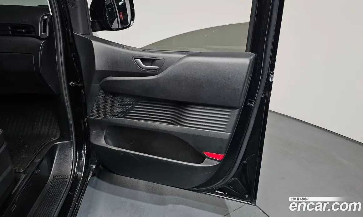 Hyundai Staria 2023 2.2 автомат (гидро), фото 13