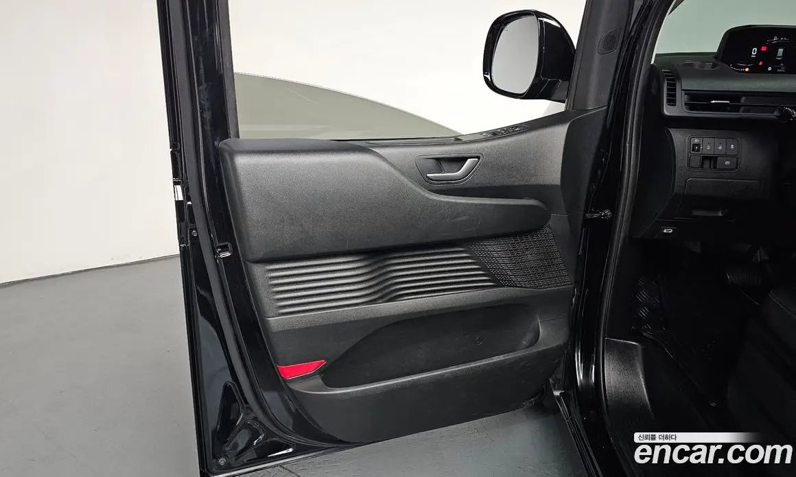 Hyundai Staria 2023 2.2 автомат (гидро), фото 14