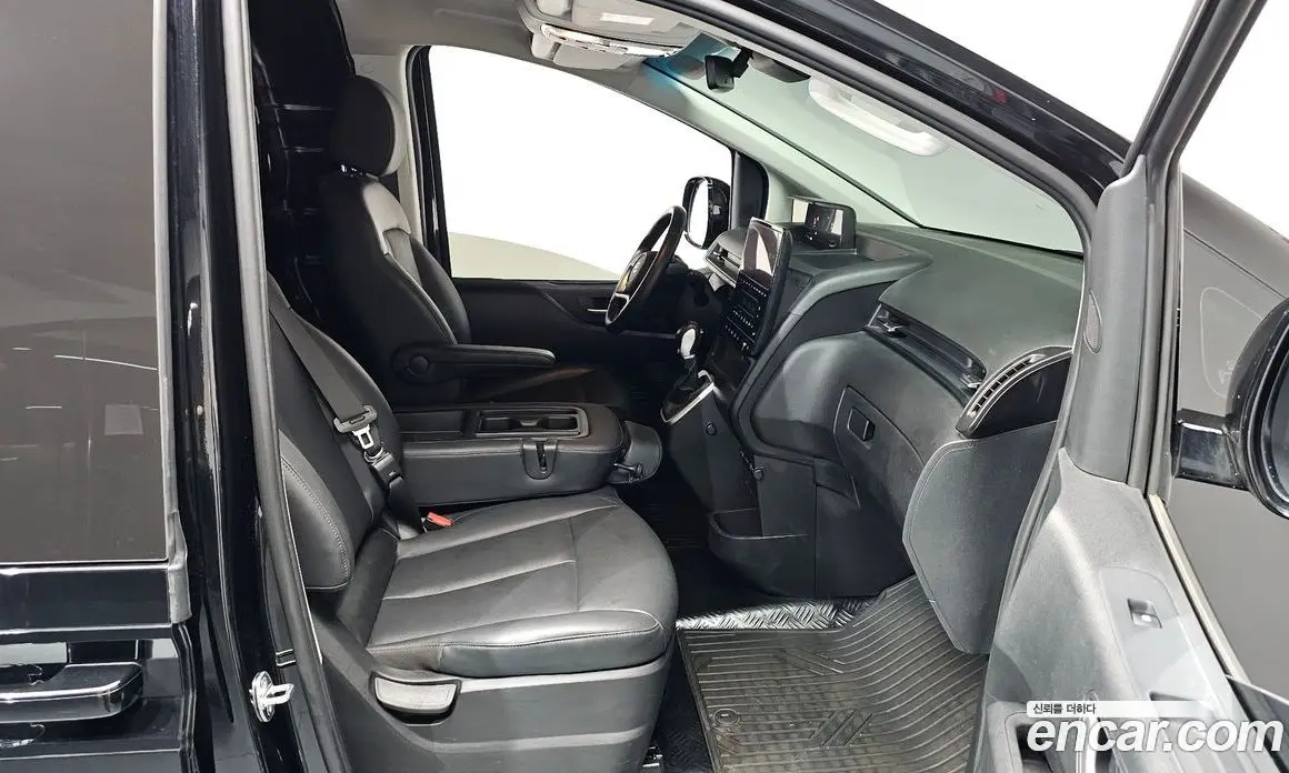 Hyundai Staria 2023 2.2 автомат (гидро), фото 15