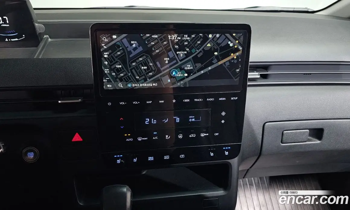 Hyundai Staria 2023 2.2 автомат (гидро), фото 19