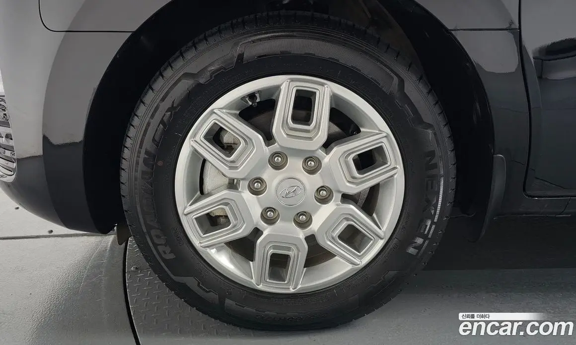 Hyundai Staria 2023 2.2 автомат (гидро), фото 4