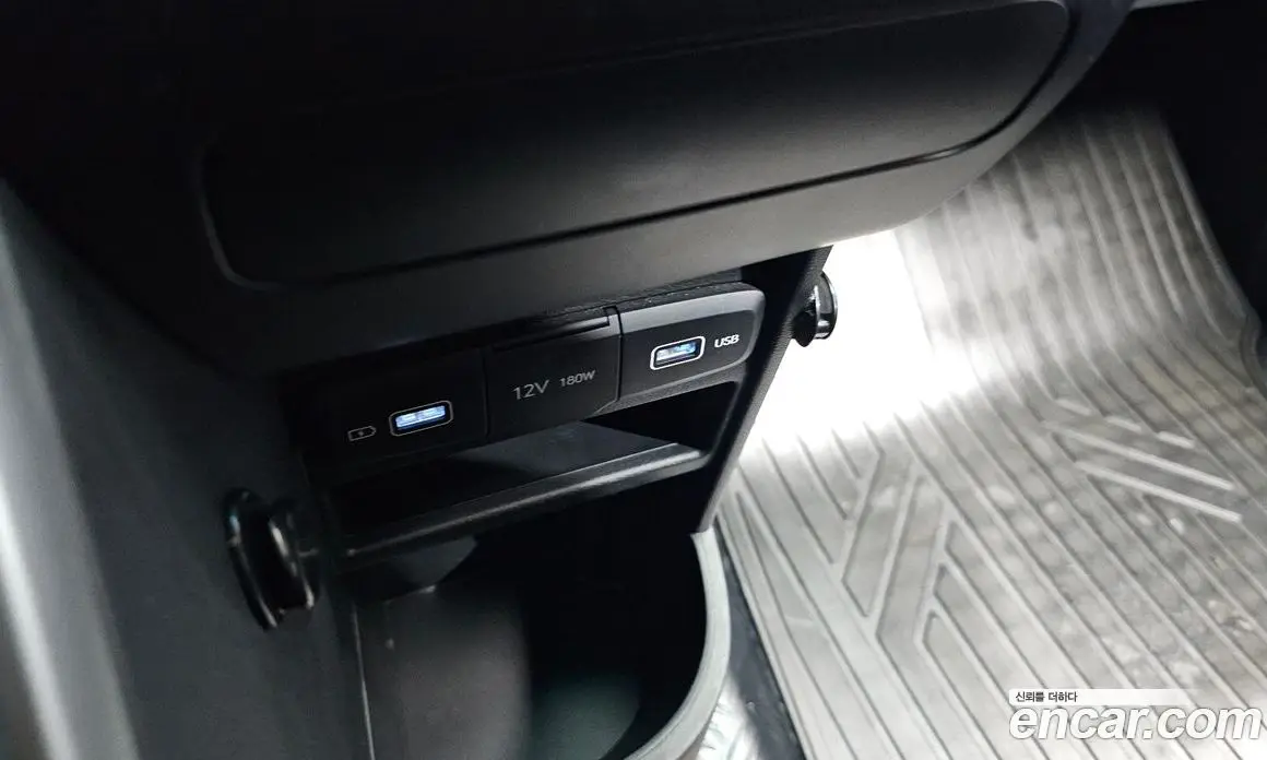 Hyundai Staria 2023 2.2 автомат (гидро), фото 32