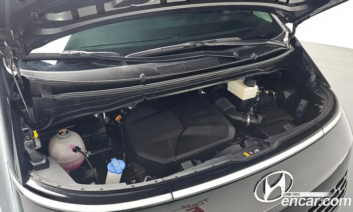 Hyundai Staria 2023 2.2 автомат (гидро), фото 5