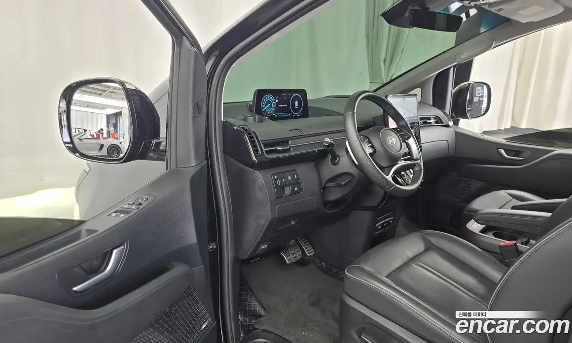 Hyundai Staria 2024 1.6 автомат (гидро), фото 13