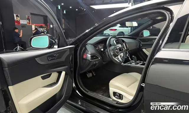 Jaguar XE 2020 2.0 автомат (гидро), миниатюра 12