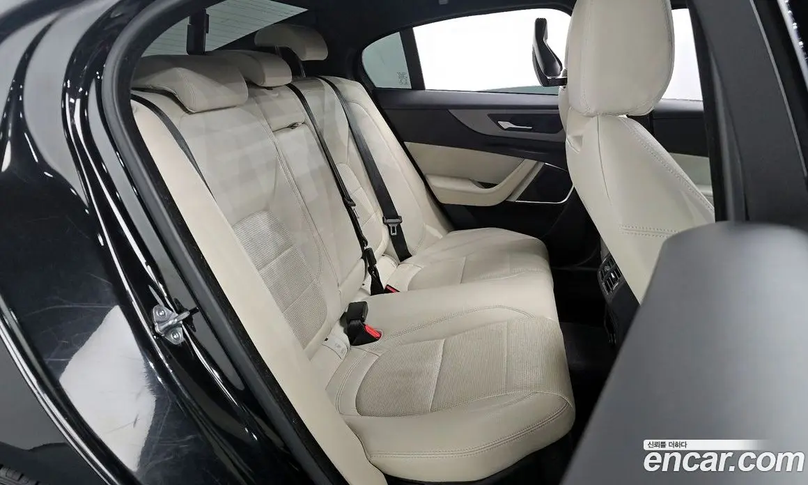 Jaguar XE 2020 2.0 автомат (гидро), фото 17 Jaguar XE 2020 2.0 автомат (гидро), фото 17