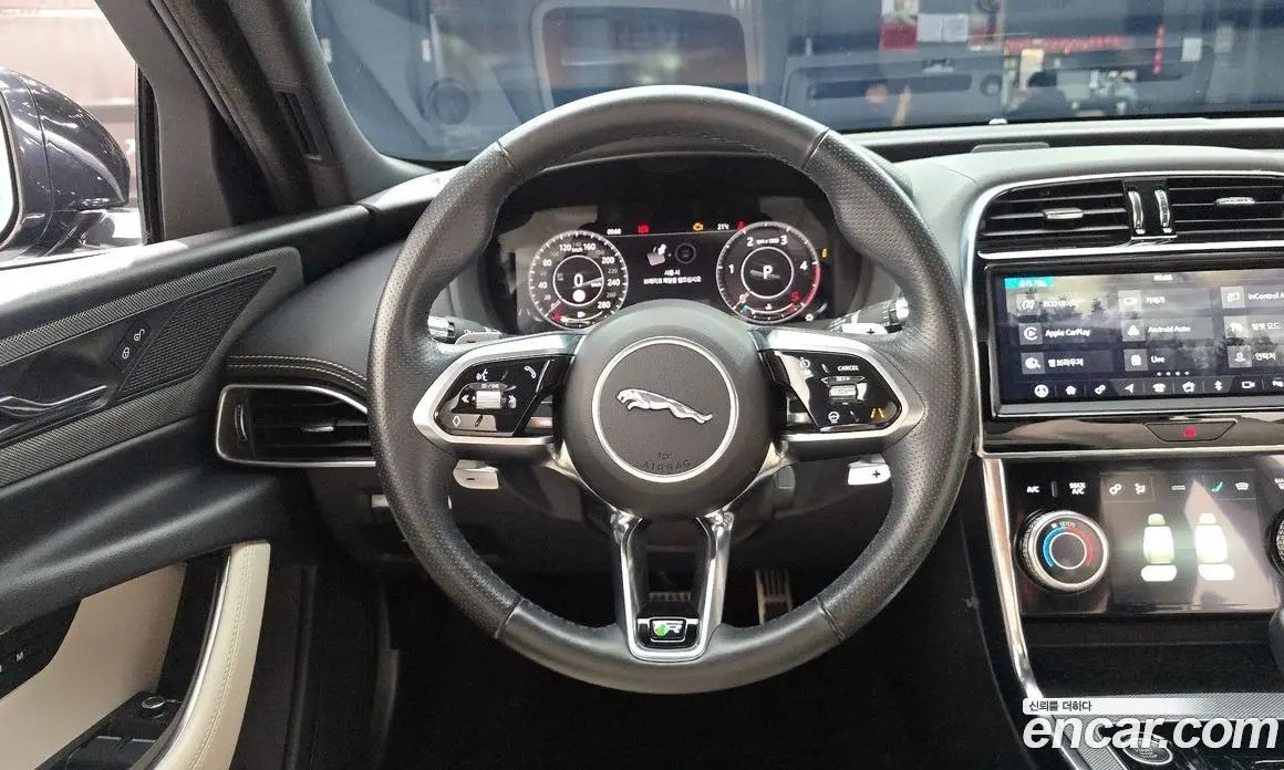 Jaguar XE 2020 2.0 автомат (гидро), фото 18 Jaguar XE 2020 2.0 автомат (гидро), фото 18