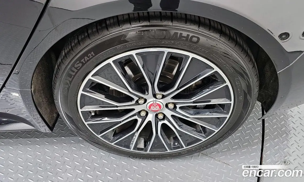 Jaguar XE 2020 2.0 автомат (гидро), фото 8 Jaguar XE 2020 2.0 автомат (гидро), фото 8
