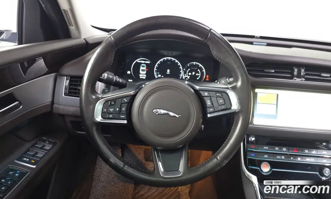 Jaguar XF 2018 2.0 автомат (гидро), фото 13 Jaguar XF 2018 2.0 автомат (гидро), фото 13