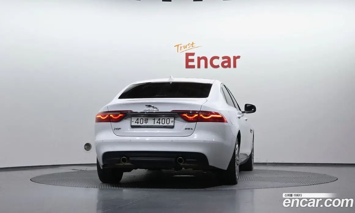 Jaguar XF 2018 2.0 автомат (гидро), фото 4 Jaguar XF 2018 2.0 автомат (гидро), фото 4
