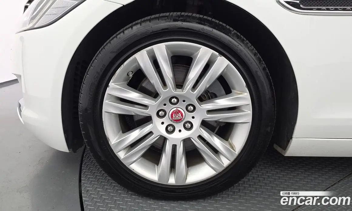 Jaguar XF 2018 2.0 автомат (гидро), фото 5 Jaguar XF 2018 2.0 автомат (гидро), фото 5
