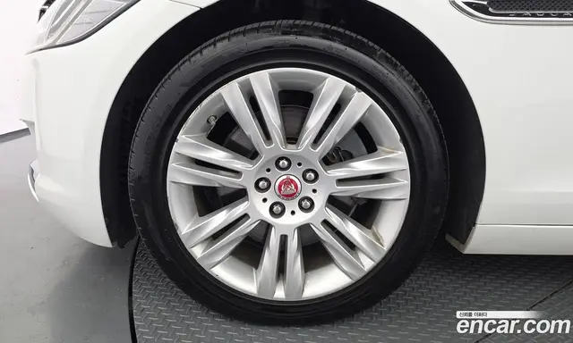 Jaguar XF 2018 2.0 автомат (гидро), миниатюра 5 Jaguar XF 2018 2.0 автомат (гидро), миниатюра 5