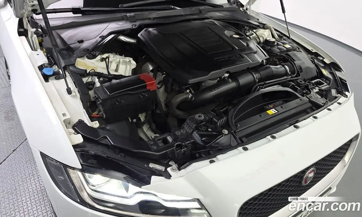 Jaguar XF 2018 2.0 автомат (гидро), фото 6 Jaguar XF 2018 2.0 автомат (гидро), фото 6
