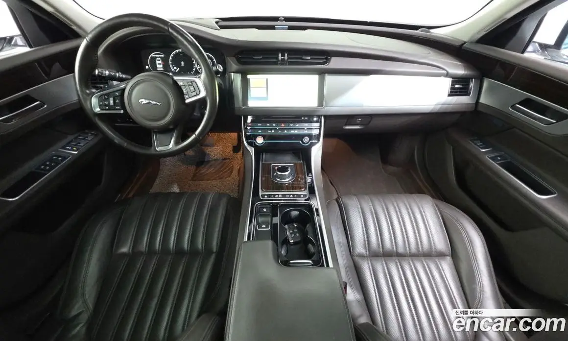 Jaguar XF 2018 2.0 автомат (гидро), фото 7 Jaguar XF 2018 2.0 автомат (гидро), фото 7