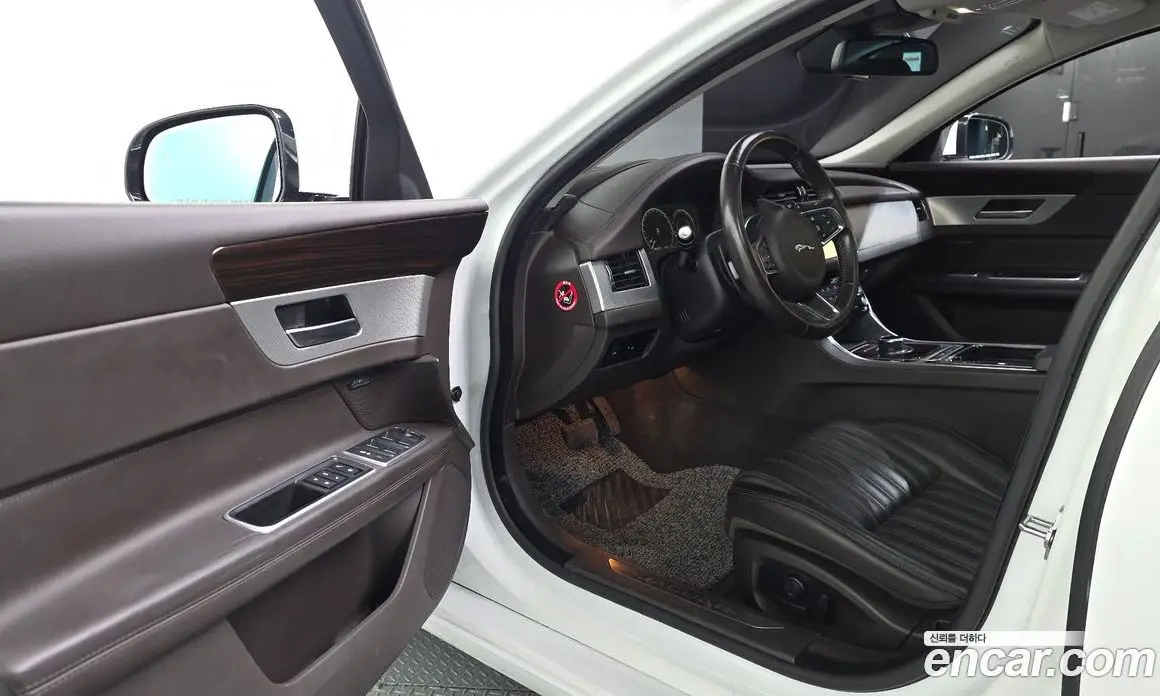 Jaguar XF 2018 2.0 автомат (гидро), фото 10 Jaguar XF 2018 2.0 автомат (гидро), фото 10