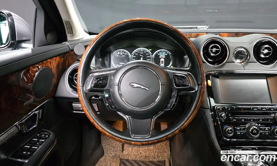 Jaguar XJ 2014 3.0 автомат (гидро), фото 13 Jaguar XJ 2014 3.0 автомат (гидро), фото 13