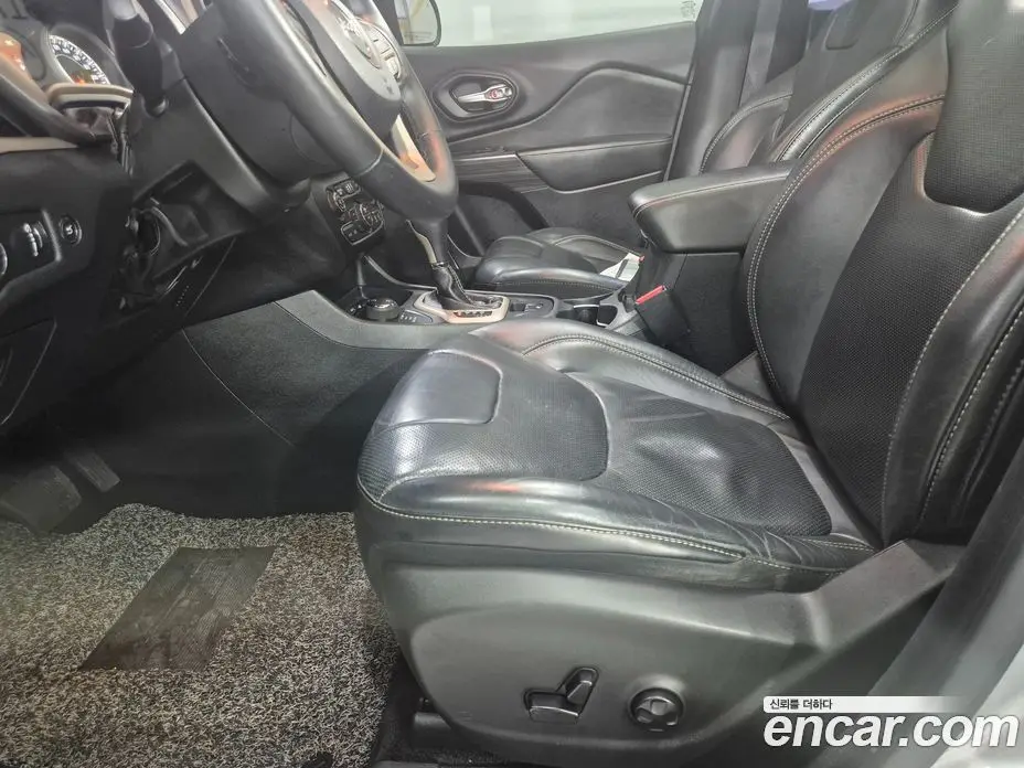Jeep Cherokee 2015 2.0 автомат (гидро), фото 15 Jeep Cherokee 2015 2.0 автомат (гидро), фото 15
