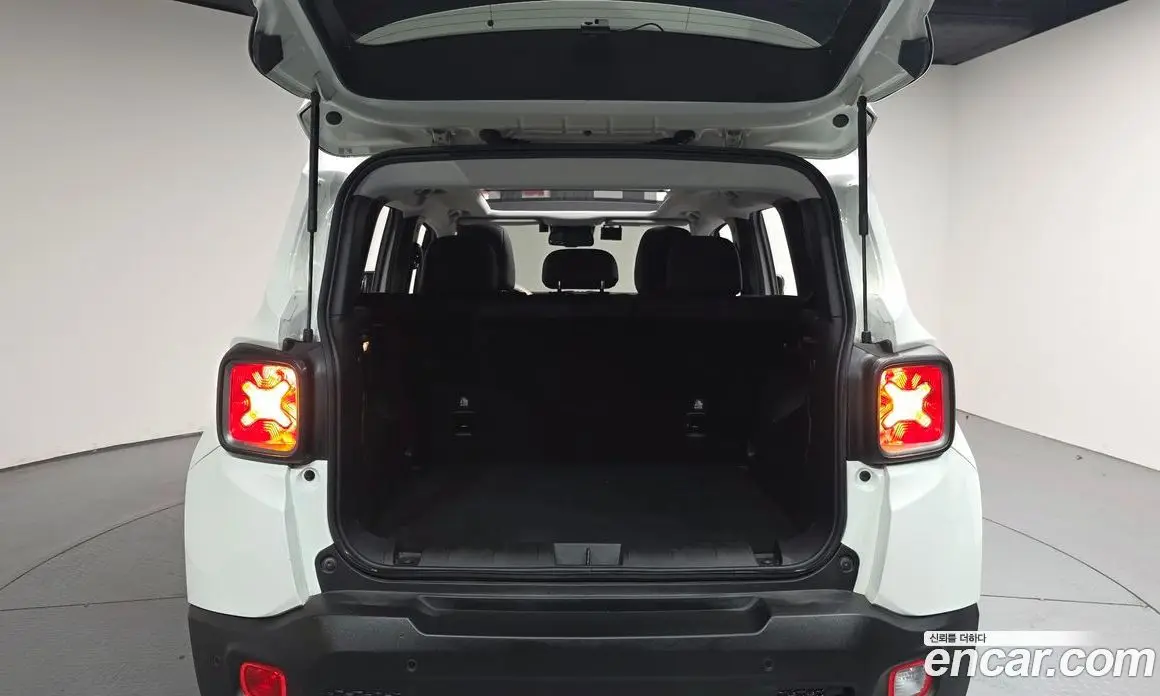 Jeep Renegade 2021 2.4 автомат (гидро), фото 26 Jeep Renegade 2021 2.4 автомат (гидро), фото 26