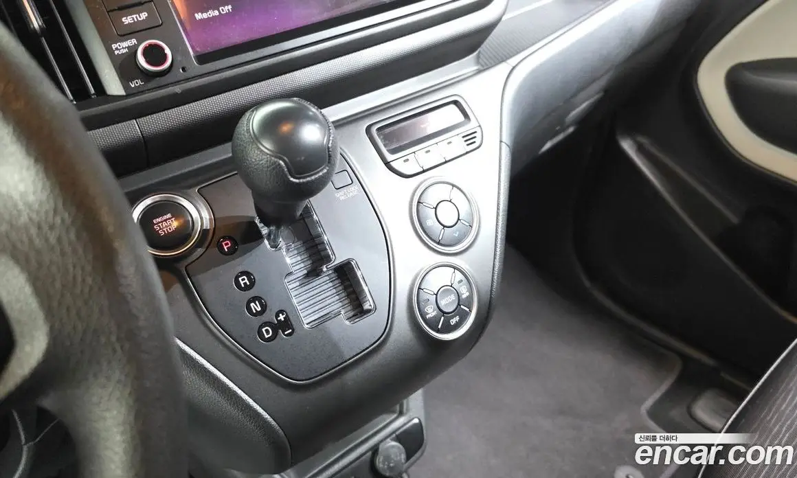 Kia Ray 2023 1.0 автомат (гидро), фото 12