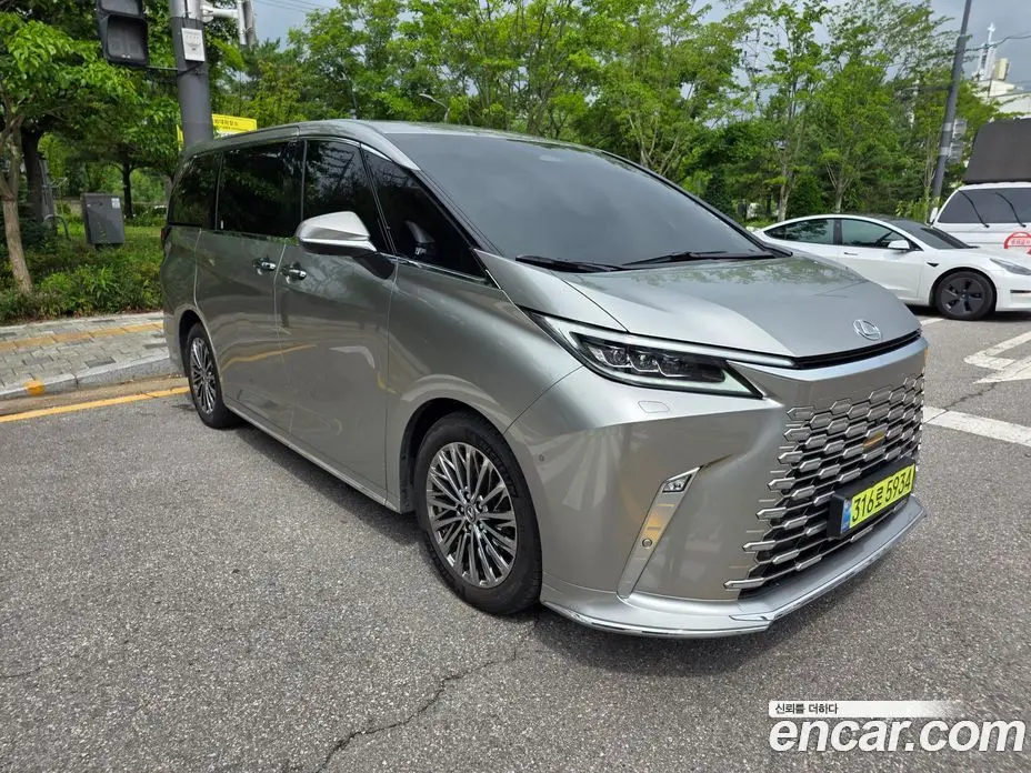 Lexus LM 2025 2.4 автомат (гидро), фото 1 Lexus LM 2025 2.4 автомат (гидро), фото 1