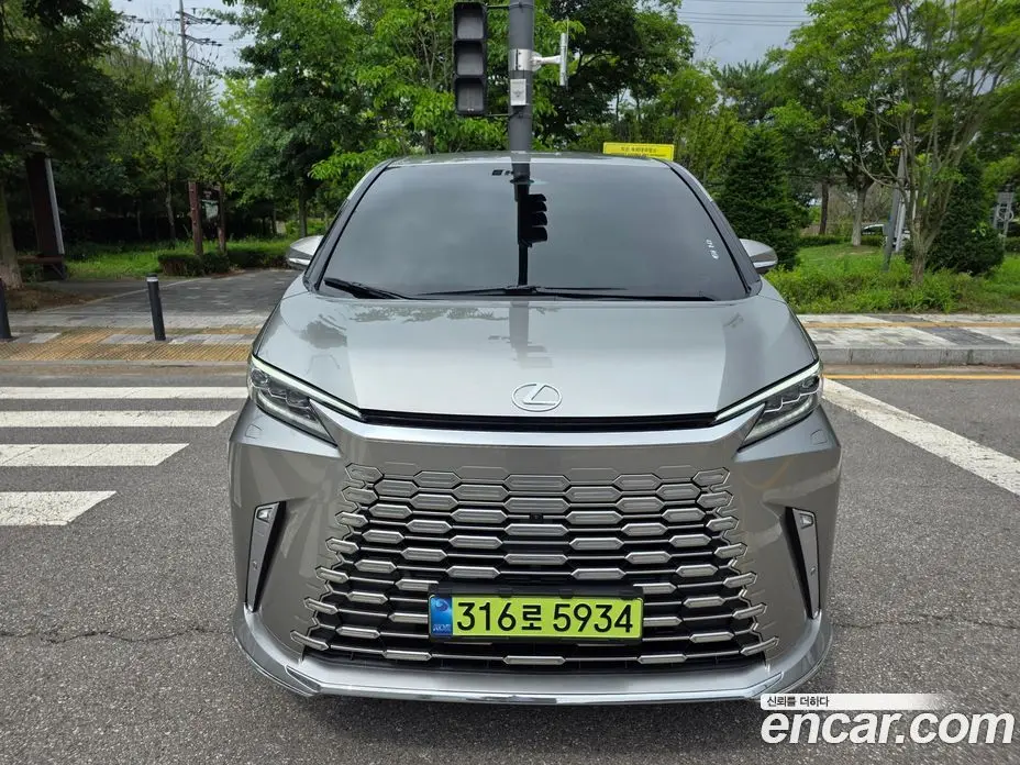 Lexus LM 2025 2.4 автомат (гидро), фото 3 Lexus LM 2025 2.4 автомат (гидро), фото 3