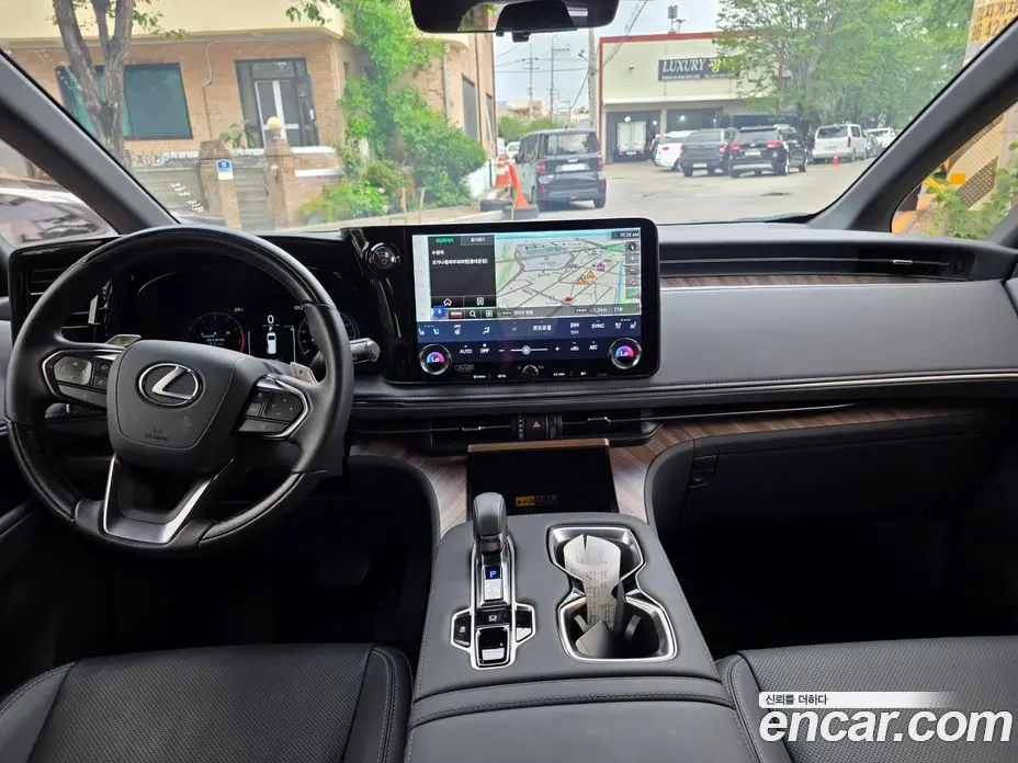 Lexus LM 2025 2.4 автомат (гидро), фото 9 Lexus LM 2025 2.4 автомат (гидро), фото 9
