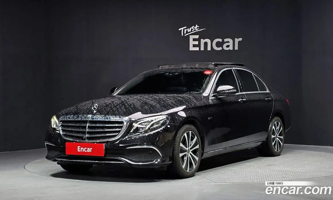 Mercedes-Benz E-Class 2019 2.0 автомат (гидро), фото 1 Mercedes-Benz E-Class 2019 2.0 автомат (гидро), фото 1