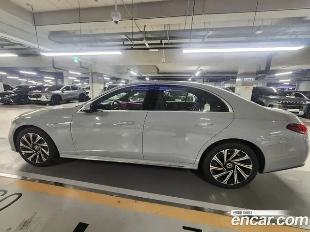 Mercedes-Benz E-Class 2025 2.0 автомат (гидро), миниатюра 4