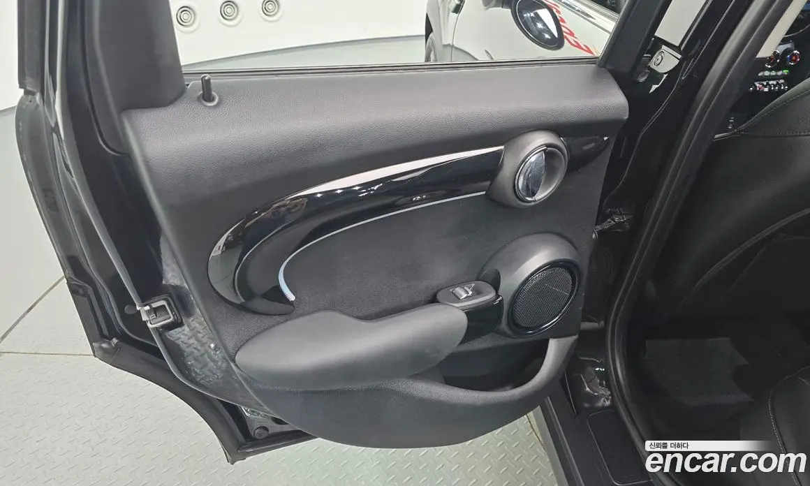 Mini Cooper 2023 1.5 автомат (гидро), фото 15