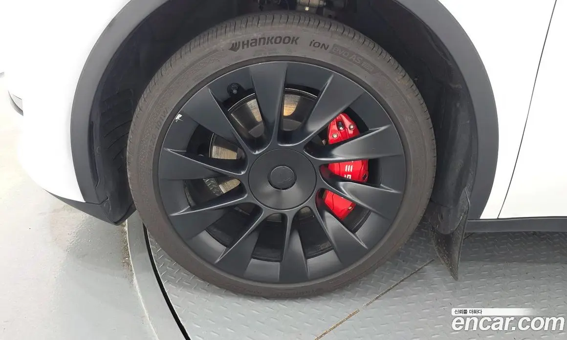 Tesla Model Y 2023 0.2 автомат (гидро), фото 5