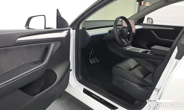Tesla Model Y 2023 0.2 автомат (гидро), миниатюра 10