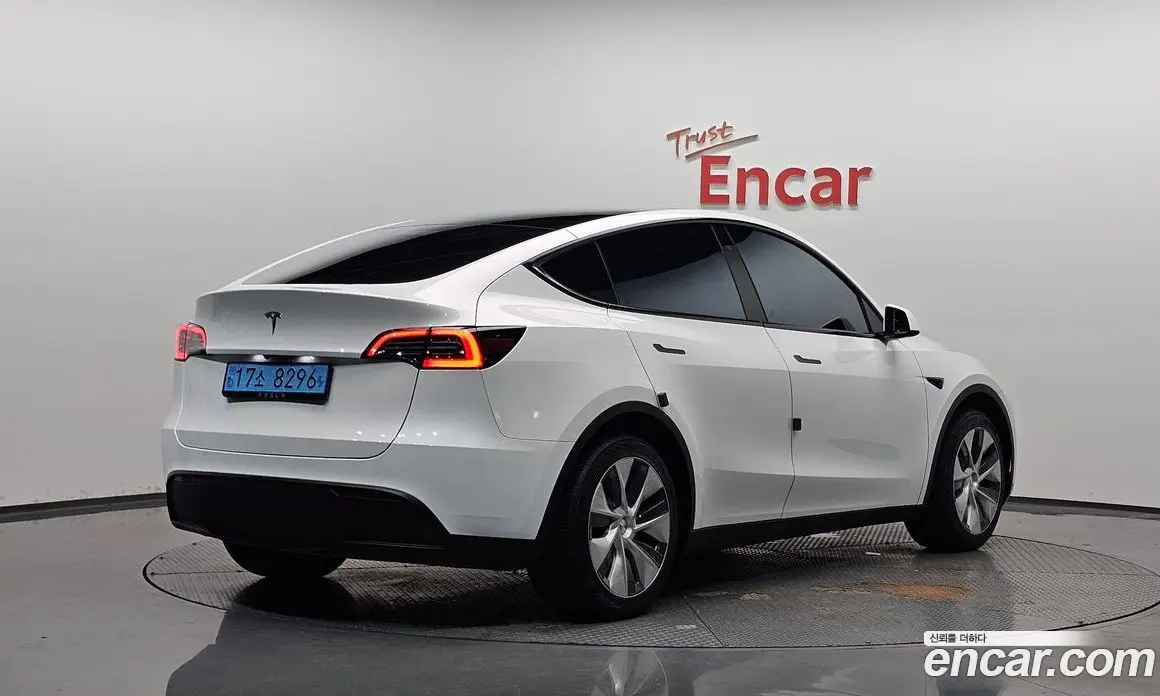 Tesla Model Y 2024 0.2 автомат (гидро), фото 2 Tesla Model Y 2024 0.2 автомат (гидро), фото 2