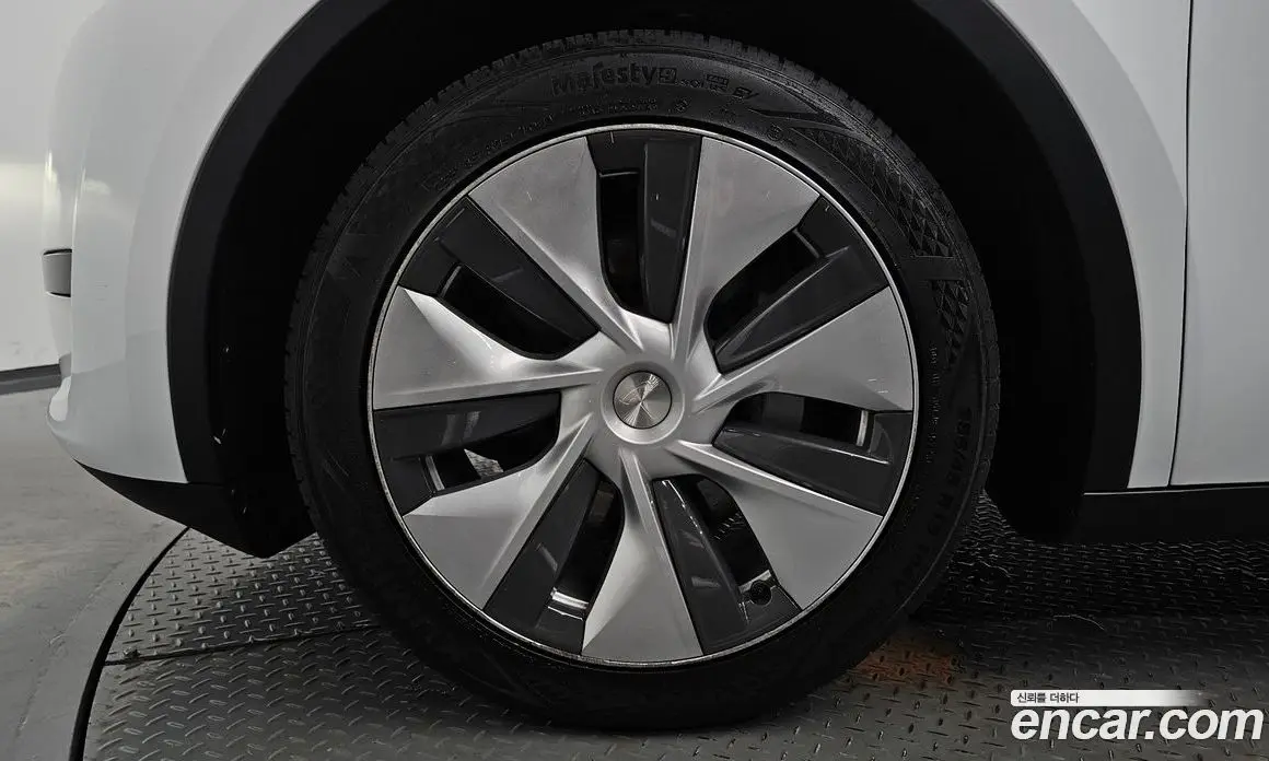 Tesla Model Y 2024 0.2 автомат (гидро), фото 5 Tesla Model Y 2024 0.2 автомат (гидро), фото 5