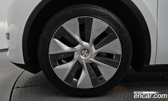 Tesla Model Y 2024 0.2 автомат (гидро), миниатюра 5 Tesla Model Y 2024 0.2 автомат (гидро), миниатюра 5