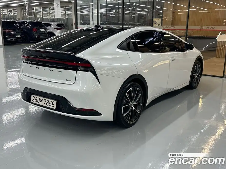 Toyota Prius 2025 2.0 автомат (вариатор), фото 2 Toyota Prius 2025 2.0 автомат (вариатор), фото 2