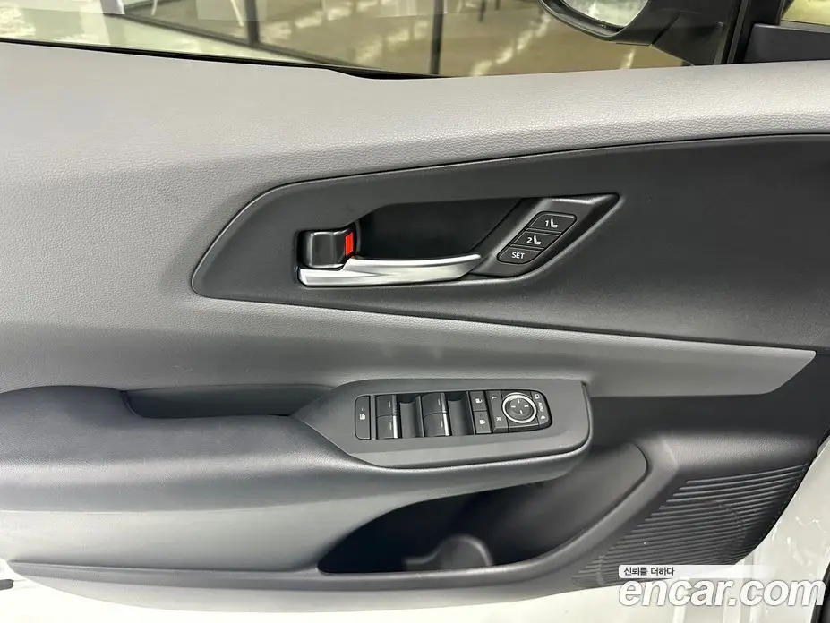 Toyota Prius 2025 2.0 автомат (вариатор), фото 14 Toyota Prius 2025 2.0 автомат (вариатор), фото 14