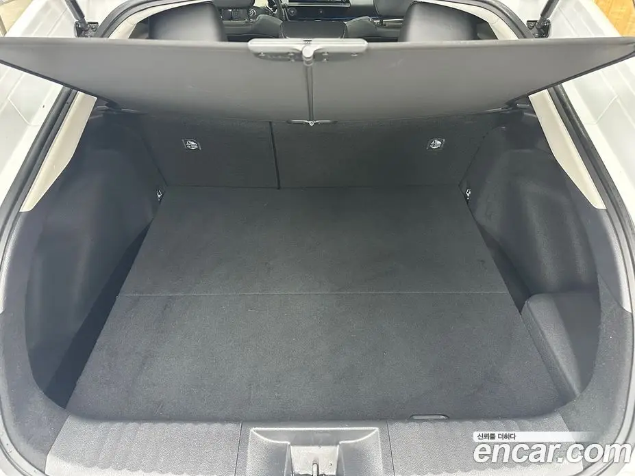 Toyota Prius 2025 2.0 автомат (вариатор), фото 17 Toyota Prius 2025 2.0 автомат (вариатор), фото 17