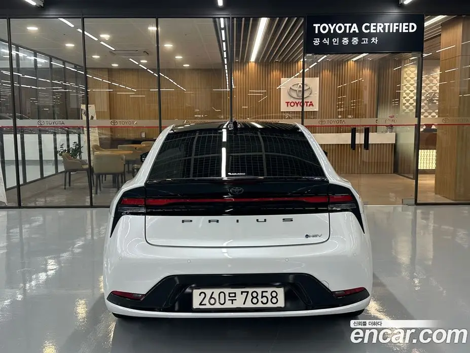 Toyota Prius 2025 2.0 автомат (вариатор), фото 4 Toyota Prius 2025 2.0 автомат (вариатор), фото 4