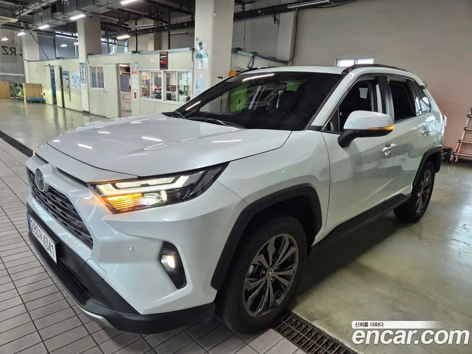 Toyota RAV4 2024 2.5 автомат (вариатор), фото 2 Toyota RAV4 2024 2.5 автомат (вариатор), фото 2