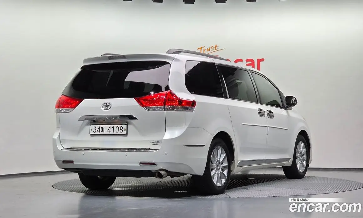 Toyota Sienna 2013 3.5 автомат (гидро), фото 2 Toyota Sienna 2013 3.5 автомат (гидро), фото 2