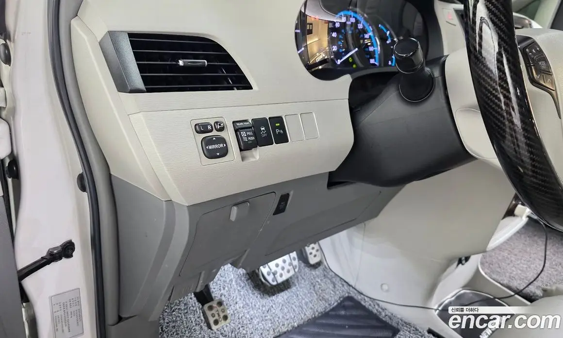 Toyota Sienna 2013 3.5 автомат (гидро), фото 16 Toyota Sienna 2013 3.5 автомат (гидро), фото 16