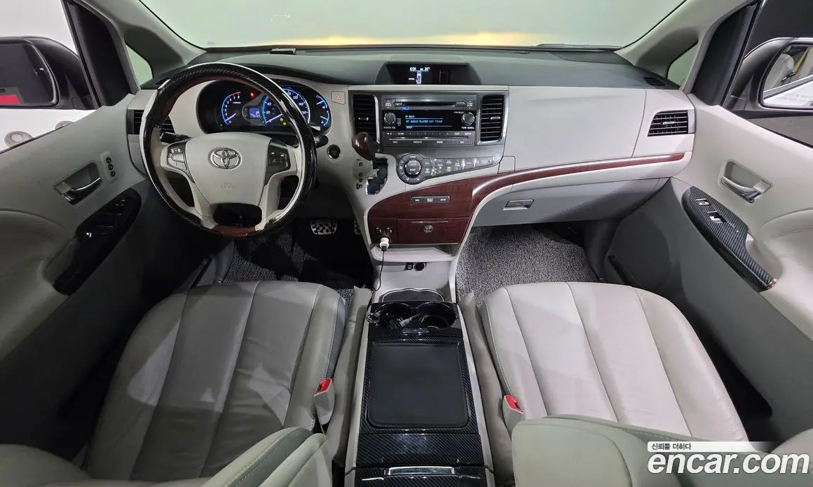 Toyota Sienna 2013 3.5 автомат (гидро), фото 7 Toyota Sienna 2013 3.5 автомат (гидро), фото 7