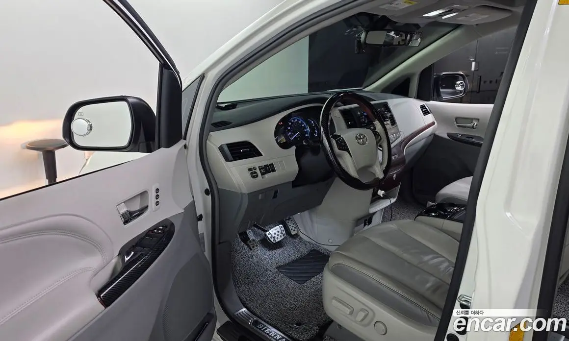 Toyota Sienna 2013 3.5 автомат (гидро), фото 10 Toyota Sienna 2013 3.5 автомат (гидро), фото 10