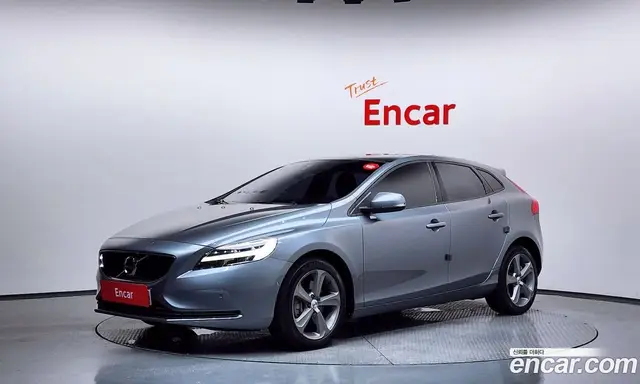 Volvo V40, 2017, 49 747 км Volvo V40, 2017, 49 747 км